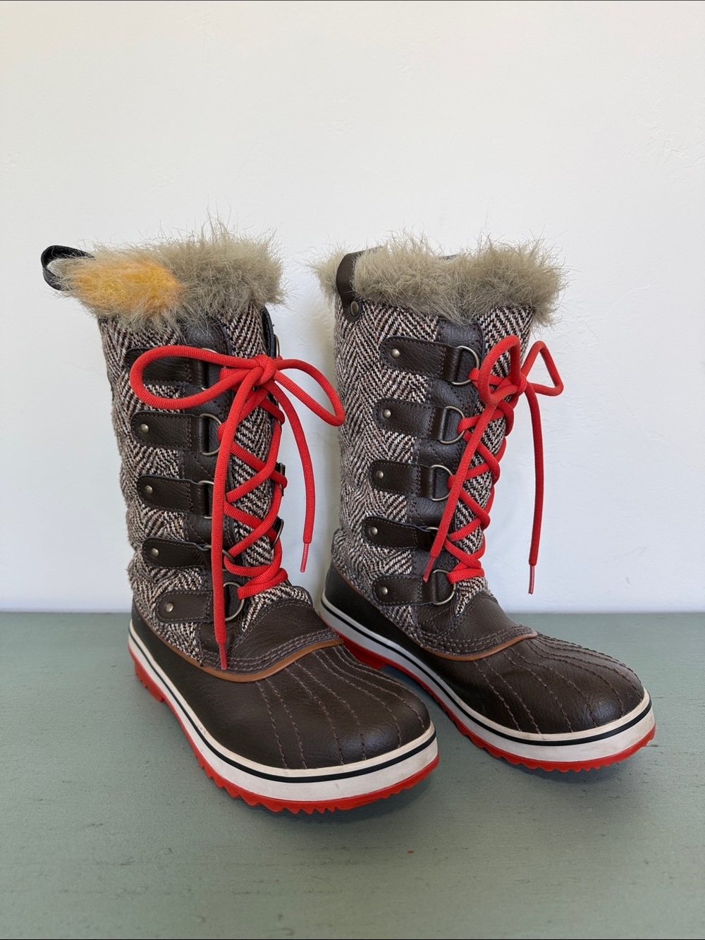 Herringbone Faux Fur Winter Boots Sorel Tofino II Waterproof Brown Red Size 8